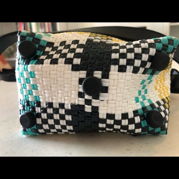 🔥 FIRE SALE CLOSET CLOSING🔥 Truss Mini Bucket Bag Aqua & Plaid Woven Rattan - Picture 5 of 8